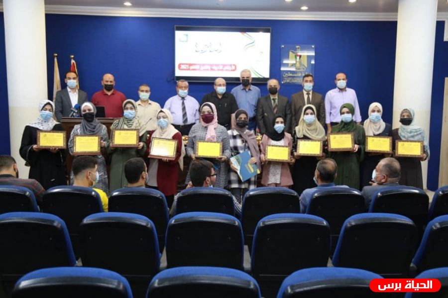 وكيل التعليم العالي يكرم الطلبة الفائزين في مسابقتي “الأجناس الأدبية” و”التميز التقني”
