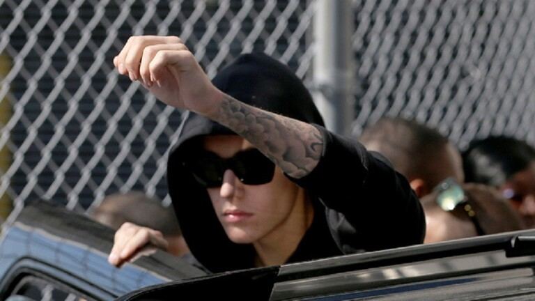 جاستن بيبر يثير الجدل بالحجاب لهذا السبب