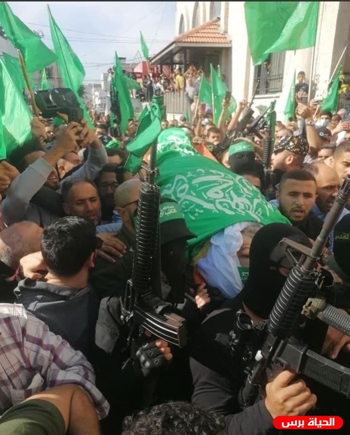 بمشاركة مسلحين من القسام والفصائل .. تشييع جثمان وصفي كبها في جنين