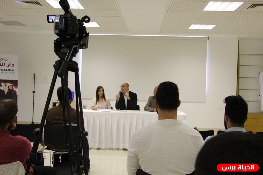 جامعة دار الكلمة تنظم ورشة عمل حول التنمية المحلية وتمكين المراة  