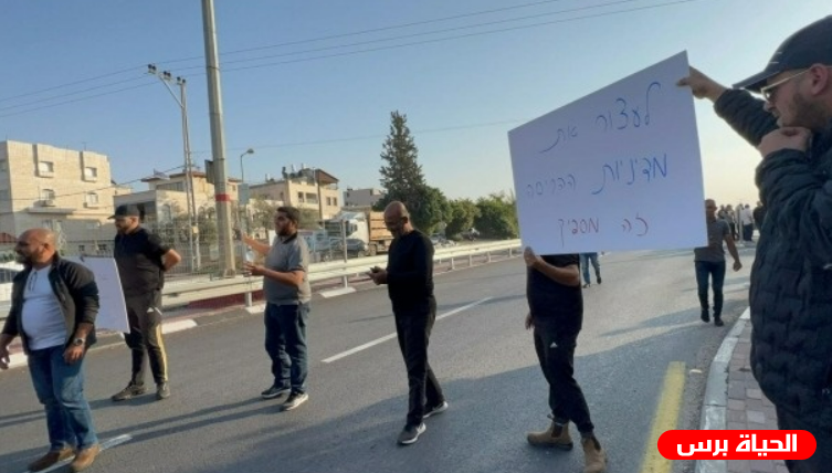 محتجون ضد قرار هدم ضياء جابر في الطيبة