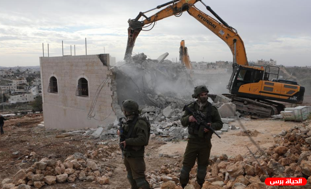 الاحتلال يهدم منزلين قرب الجدار الفاصل شرق جنين
