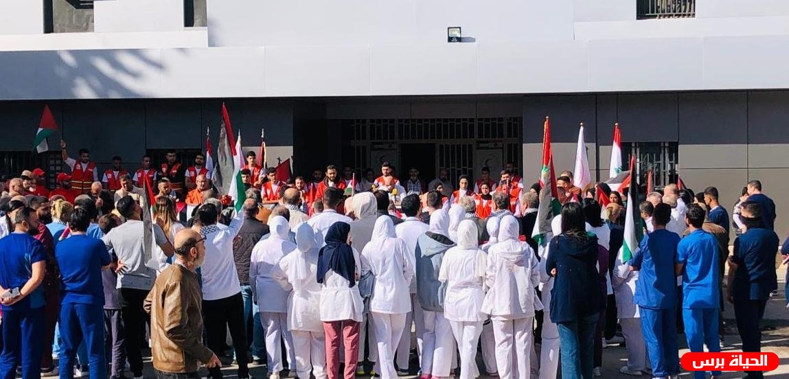 مستشفى الهمشري ومستشفى الراعي تنظمان وقفة تضامنية مع الطواقم الطبية والاسعافية في فلسطين