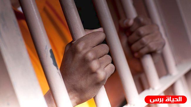 الحبس 3 سنوات وغرامة ألف دينار لمتهم بابتزاز فتاة باستعمال الشبكة الالكترونية