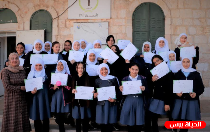 كهرباء القدس وإنجاز فلسطين تختتم البرنامج التطوعي أنا صاحب مشروعي بمشاركة 120 طالبة