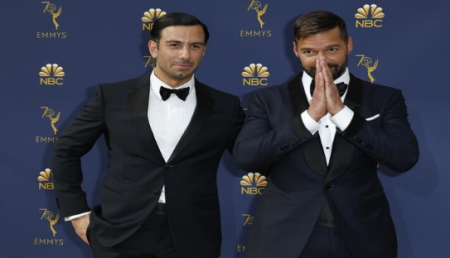 ريكي مارتن المتزوج مثلياً من سوري يكشف عن صورة إبنتهما الجديدة