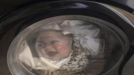 أب يصاب بنوبة قلبية بعد مشاهدة طفل داخل غسالة