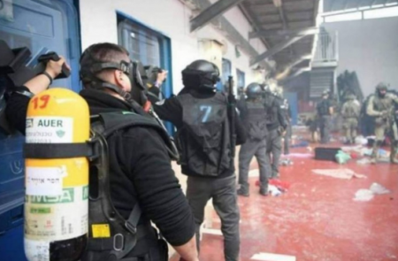 الاحتلال يسحب إنجازات الأسرى تدريجياً