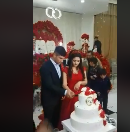 عريس يفقد صوابه خلال حفل زفافه شاهد ماذا فعل