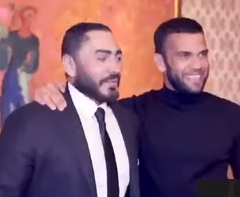 شاهد تامر حسني يغني مع داني ألفيس