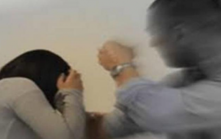 قتل زوجته بضرب رأسها بالحائط لهذا لسبب