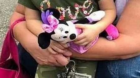 سيدة تتنصت على زوجها بهذه الطريقة