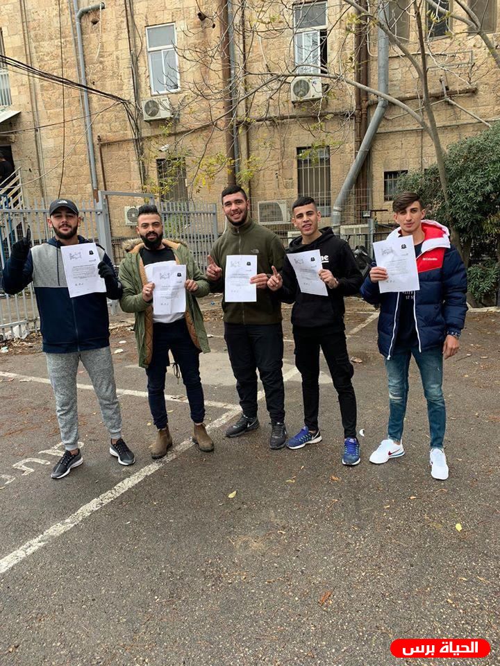 الاحتلال يفرض الحبس المنزلي على خمسة شبان من القدس