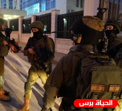 الاحتلال يعتقل 12 مواطناً من بلدة العيسوية في القدس