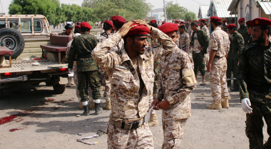مقتل وإصابة عدد من الأشخاص باستهداف عرض عسكري في الضالع باليمن