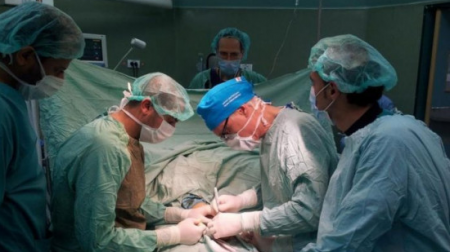 مريضة سرطان تشتعل خلال إجراء عملية