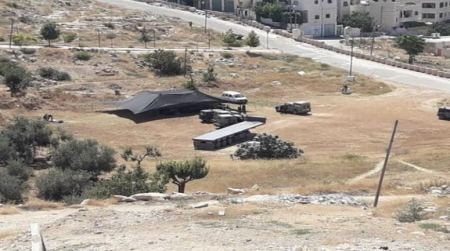 Settlers set up mobile home as means to seize Palestinian land east of Hebron