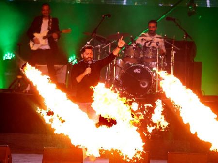 تامر حسني يشعل حفل "إكسبو 2020 دبي" أمام جمهور الوطن العربي والعالم