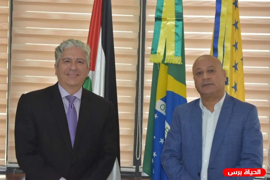 ابو هولي يلتقي السفير البرازيلي في فلسطين ويدعوه للاستمرار في دعم الأنروا