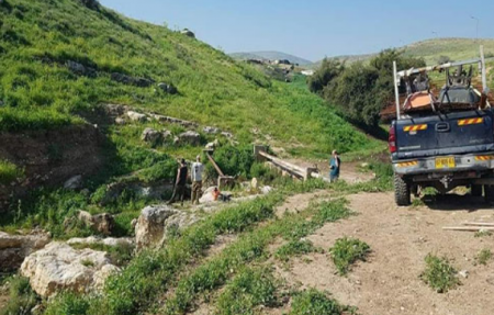 الاحتلال يمنع المزارعين من حرث أراضيهم في عين الحلوة بالأغوار
