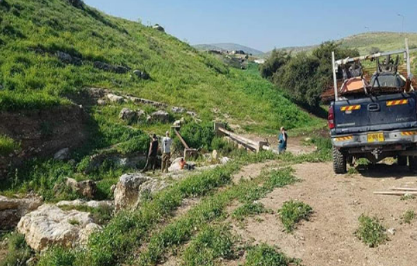 الاحتلال يمنع المزارعين من حرث أراضيهم في عين الحلوة بالأغوار