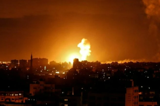 طائرات الاحتلال الاسرائيلي تشن غارات على قطاع غزة