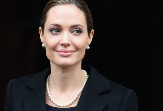 انجلينا جولي تعتزل العمل الإنساني مع الأمم المتحدة وتنطلق لوحدها