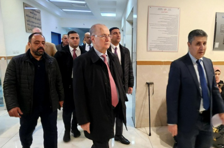رئيس الوزراء محمد مصطفى يزور مجمع فلسطين الطبي ويوجه بإجراء تحقيق سريع