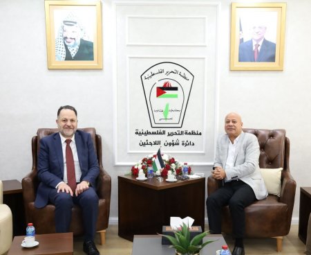 د. أبو هولي يبحث مع رئيس سلطة المياه خطط تحسين خدمات المياه في المخيمات الفلسطينية