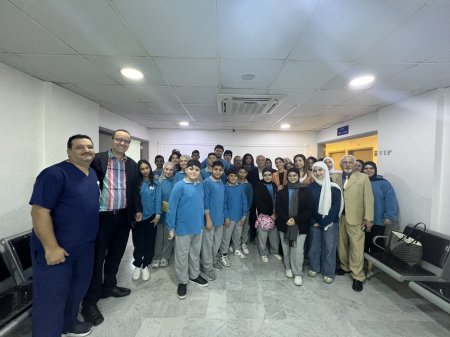 زيارة علمية لطلاب متوسطة الشهيد معروف سعد إلى مستشفى الراعي